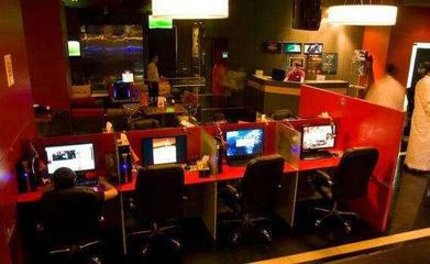 迪拜6大土豪網(wǎng)吧:開豪華跑車打英雄聯(lián)盟