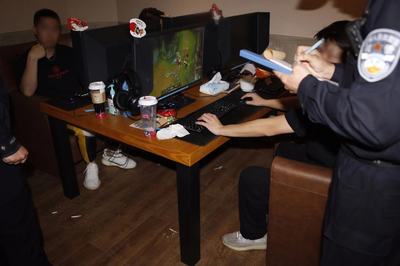 網吧銷售電子煙成變相煙草廣告 深圳控煙行動責令撤下