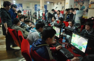 網吧的設施越來越上檔次,為何玩家卻變少了?女網管:我也很無奈