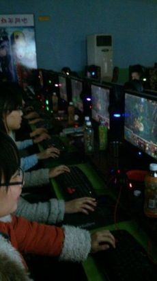 妹子五連坐開黑不勝 新郎不入洞房入網吧_網絡游戲_新浪游戲_新浪網