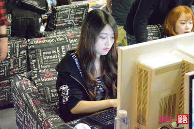 大波妹子網(wǎng)吧聚眾打英雄聯(lián)盟誕生出北京賽區(qū)四強(qiáng)