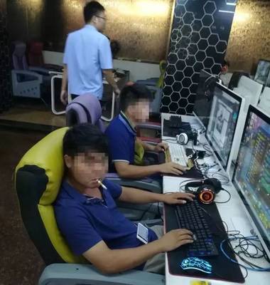 員工在網吧抽煙,老板躺槍,要為他支付1萬元罰款