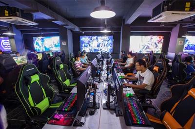 當少年步入職場,當電競夢消散,網吧行業沒落了!