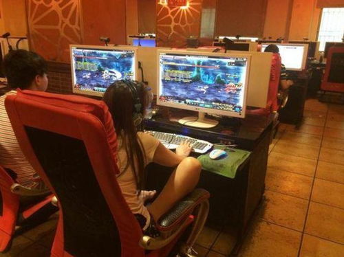 dnf 最強肝帝全年吃住都在網(wǎng)吧,收入全靠搬磚,厚毛衣穿到變色