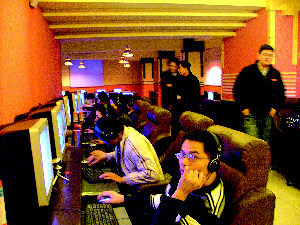 “緊箍咒”顯威網吧拒未成年人進入(圖)