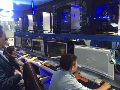 目瞪口呆 這還是記憶中臟亂差的網(wǎng)吧嗎