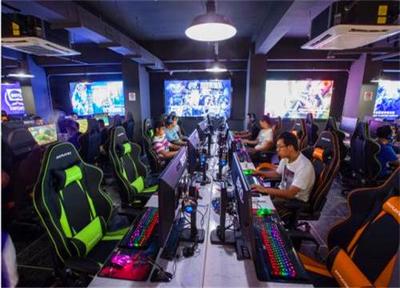 LOL:網(wǎng)吧環(huán)境越來(lái)越好,游戲卻越來(lái)越少,誰(shuí)還記得圣安地列斯?