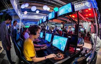 “網(wǎng)吧之最”:王者榮耀開(kāi)黑場(chǎng)面壯觀!