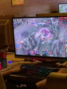 lol玩家網吧開掛, 滿圖的圓圈看到戰績后, 網友 殘疾人不容易