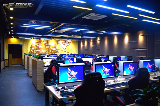 走進網吧:現在網吧上網多少錢?都在玩什么游戲?