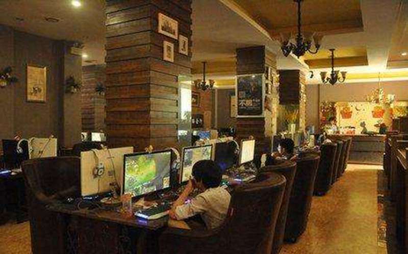 老公失聯十幾天急壞老婆報警，原是躲在網吧上網